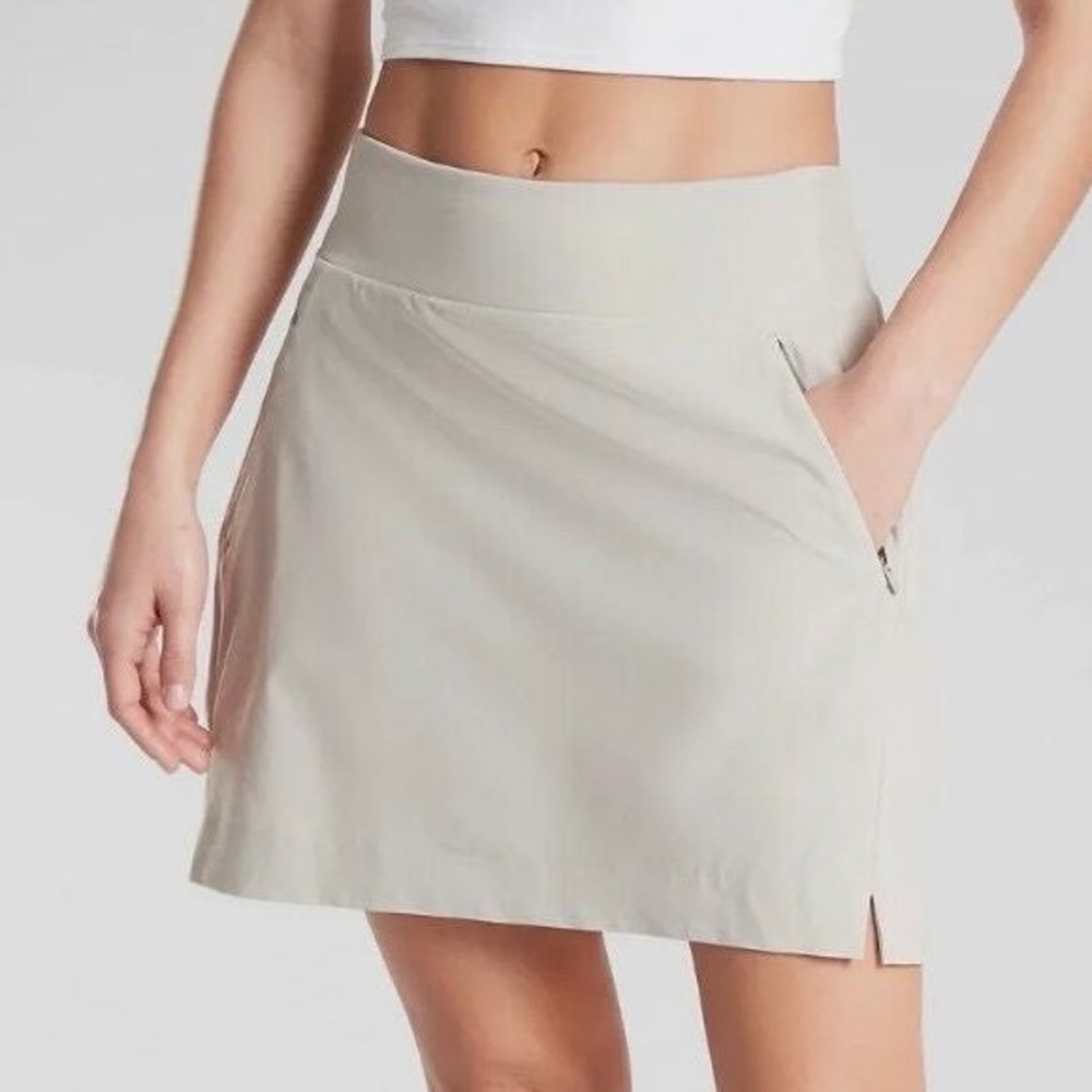 Athleta Soho Skort Taupe Beige Zipper Pockets Active Travel Skirt Size 4